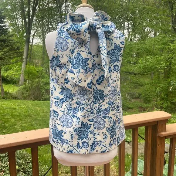 Tuckernuck Blue and White Floral Blouse - Picture 6 of 15